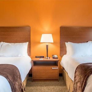 Queen Room Two Queen Beds Mobility & Hearing Accessible